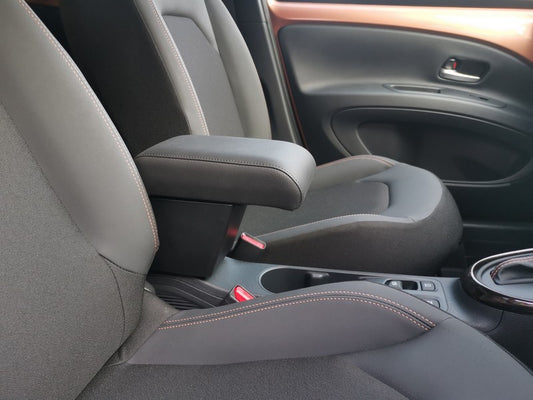 Toyota Aygo X Hybrid (2026年以来) アームレスト - 目に見えないインスタレーション