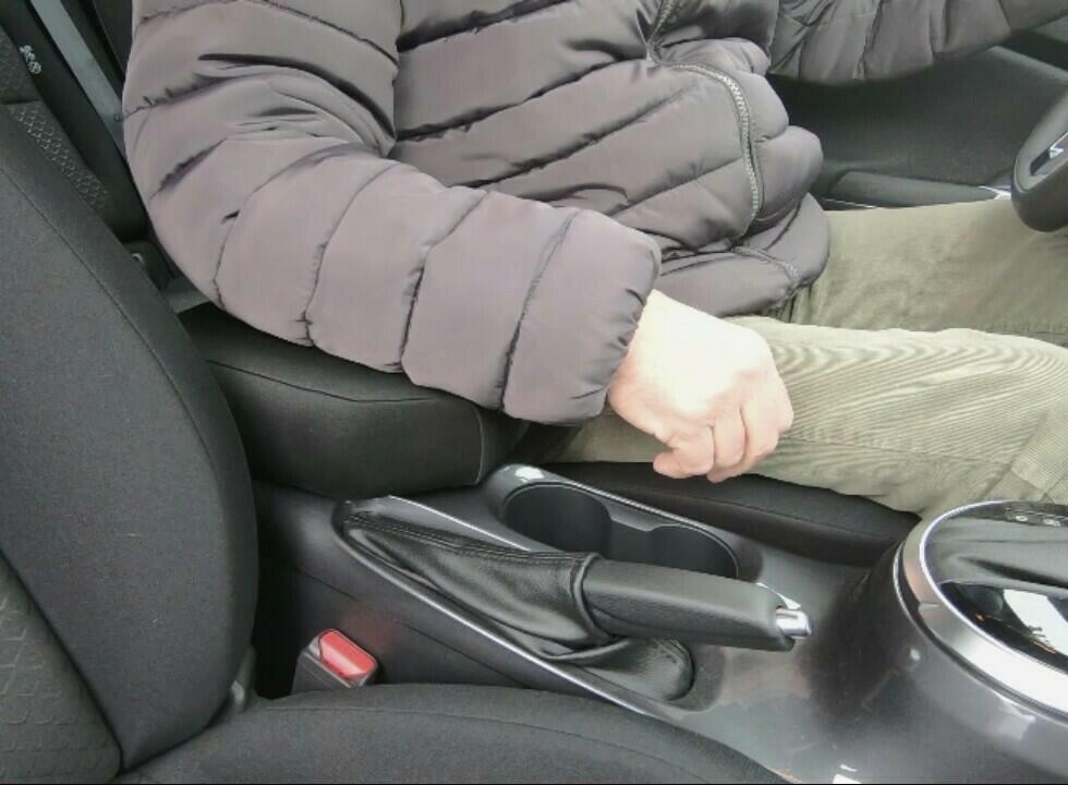 Nissan Juke F16 (dal 2019) bracciolo