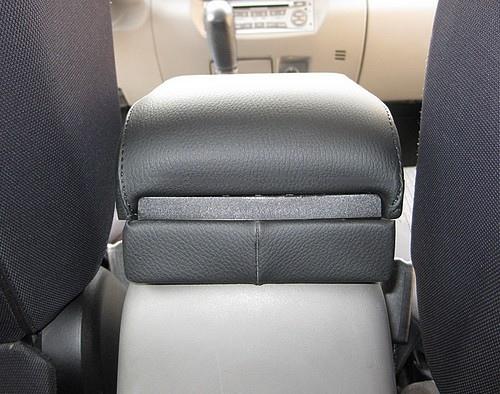 Mitsubishi L200 2006-2014 επιπλέον υποβραχιόνιο - αόρατη εγκατάσταση