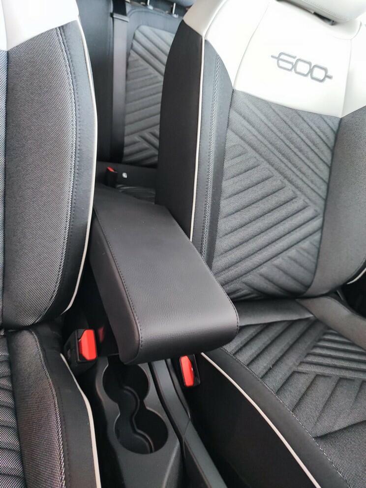 Fiat 600 Hybrid bracciolo - installazione senza fori