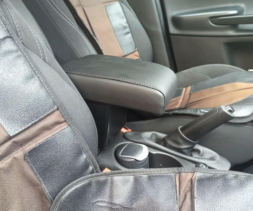 Alfa Romeo Giulietta - armrest mod. DELUXE - fitting without drilling