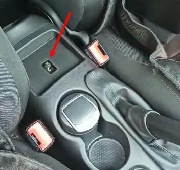 Alfa Romeo Giulietta - armrest mod. DELUXE - fitting without drilling