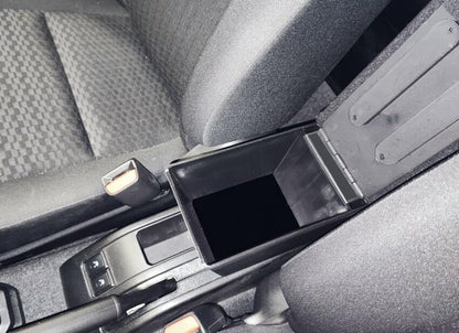 Suzuki Jimny (dal 2018) - bracciolo - installazione ad incastro