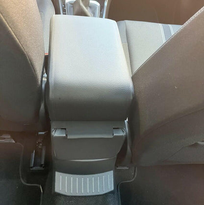 フォルクスワーゲン T-Rocアームレスト - 目に見えないインスタレーション