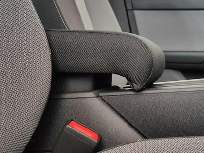 セアト・レオン（2020年以降）- アームレスト- プラグイン式取付システム