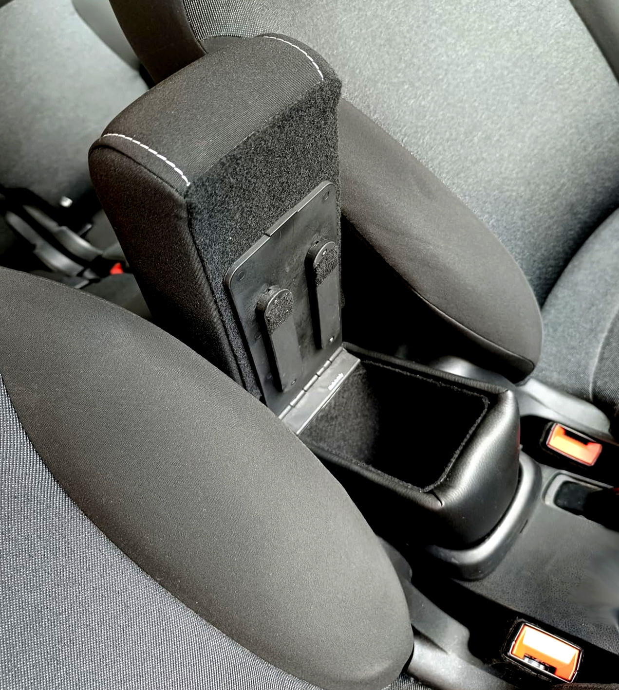 Fiat 500L 06/2017-2022 - bracciolo PREMIUM - installazione ad incastro