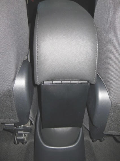 Toyota Yaris - Hybrid 2015-2020 υποβραχιόνιο -Σύστημα σύνδεσης plug-in