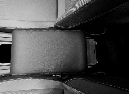 セアト・レオン（2020年以降）- アームレスト- プラグイン式取付システム