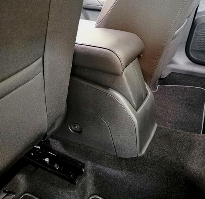 セアト・レオン（2020年以降）- アームレスト- プラグイン式取付システム