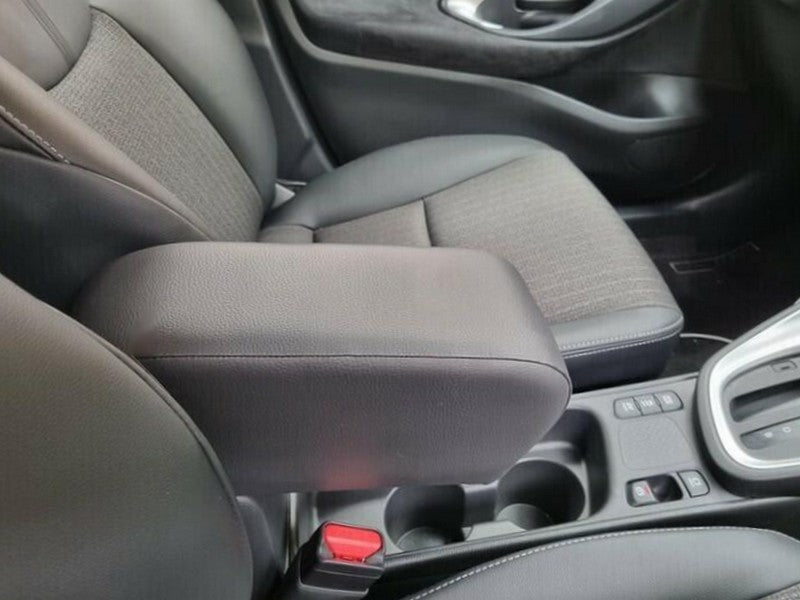 Toyota Yaris Cross armrest